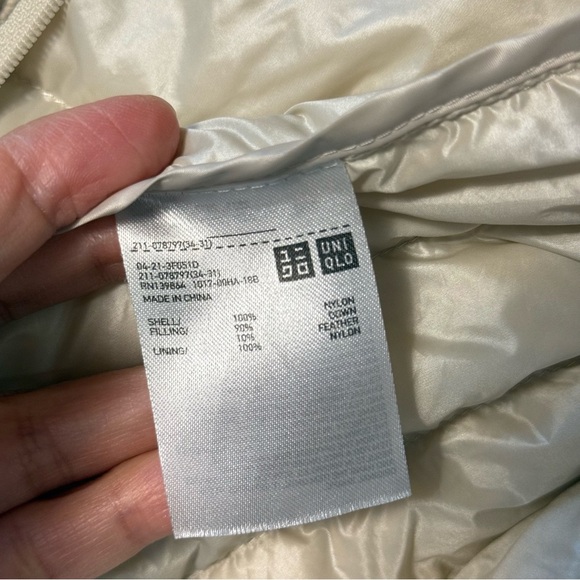 Uniqlo Womens Ultra Light Down Vest Cream Packable Fall Winter XS Casual Outdoor - Picture 11 of 15
